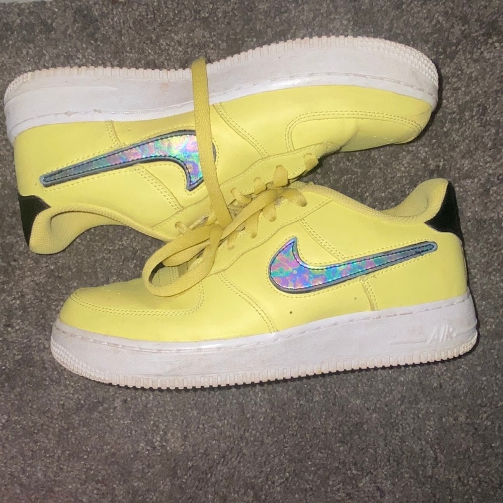 Nike Air Force 1 ‘07 LV8 Yellow Pulse / Black - White sneakers